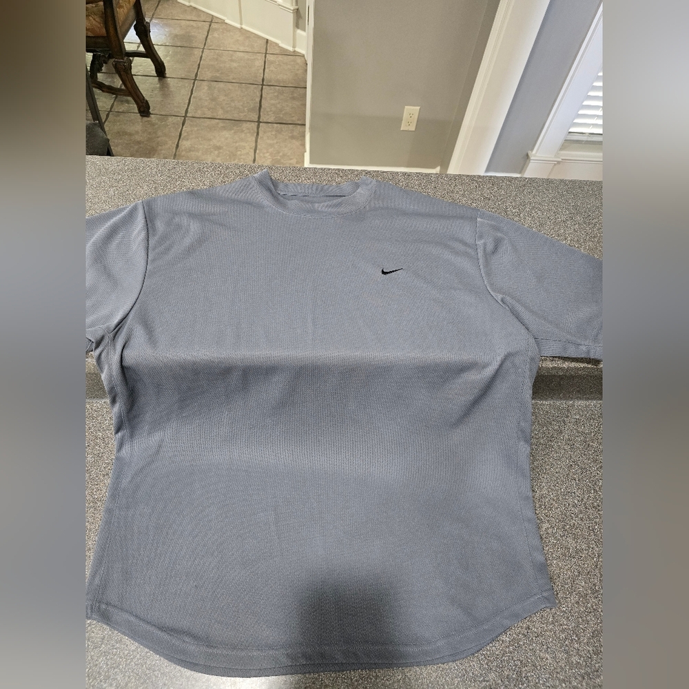 Nike Men’s Light Gray Short-Sleeve Crew Tee